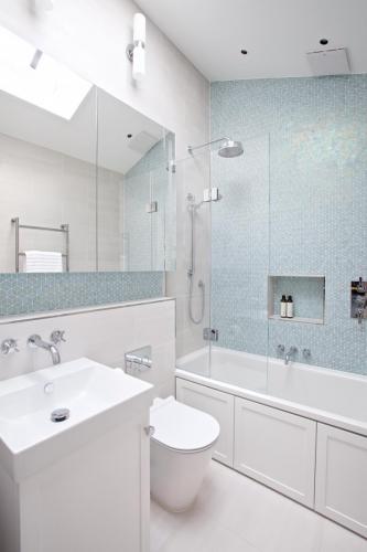 Knightsbridge blue kids bathroom